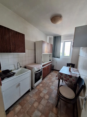 De vânzare   apartament cu 4 camere în Micro 20, zona Restaurantului  2 Cocoși  - imagine 2