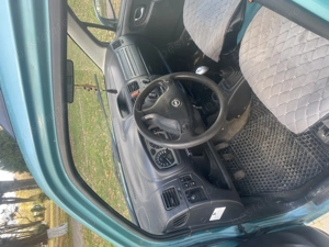 Vând Opel Agila 1.2 benzină an 2002 dar bate ceva la motor