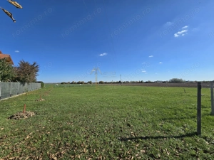 Teren Vetis, 2 parcele de 800mp , zona linistita cu strada asfaltata