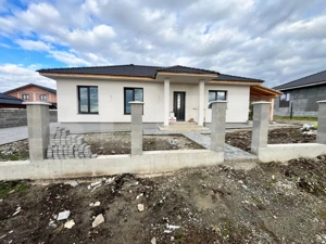 Casa individuala cu 5 ari teren, semifinisata, zona Aerodrom Unirea - imagine 2