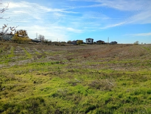 Teren 2.050 mp aproape de București   lângă lac și pădure, ideal pentru locuință sau investiție - imagine 5