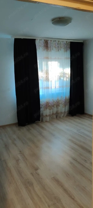 Scoala 8 garsoniera nemobilata - imagine 3 Scoala 8 garsoniera nemobilata - imagine 3