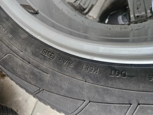 De vanzare 4 cauciucuri de iarna Dunlop