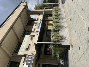 Copertină metalică retractabilă