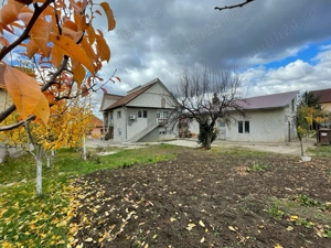 Casa de vânzare cu 6 camere, 900mp teren  - imagine 2 Casa de vânzare cu 6 camere, 900mp teren  - imagine 2