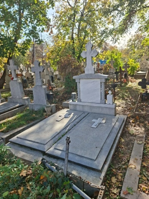 vand 2 locuri de veci in Cimitirul Reinvierea