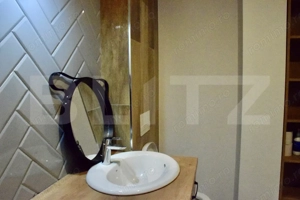 Apartament cu 5 camere, 3 băi, curte situat în vilă, zona Tractorul - imagine 19