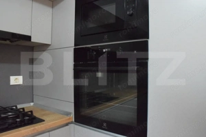 Apartament cu 5 camere, 3 băi, curte situat în vilă, zona Tractorul - imagine 9