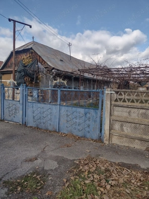 Casă de vânzare cu teren de 10 arii - imagine 3 Casă de vânzare cu teren de 10 arii - imagine 3