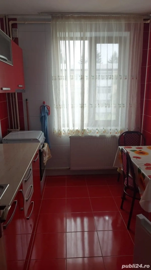 Închiriez apartament 3 camere
