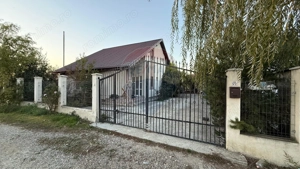 Casă / Vilă cu 5 camere - imagine 2