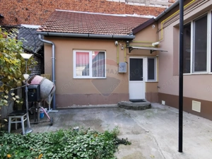 De închiriat apartament cu 2 camere, zonă ultracentrală, curte comună - imagine 2