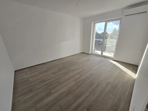 Etaj intermediar. Decomandat. Bucatarie inchisa. Langa ESO - imagine 2