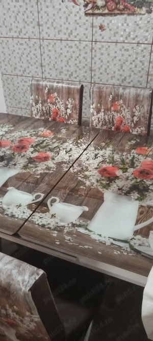 Vând masa cu blat de sticla extensibila și 6 scaune