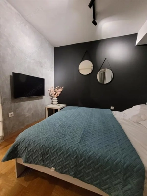 Ofer spre inchiriere garsoniera in zona  Gorjului