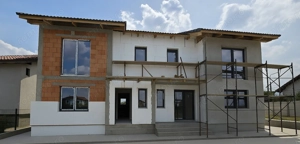 1 2 Duplex de vânzare în Moșnița Nouă   4 camere   Toate utilitățile   163.000   - imagine 2