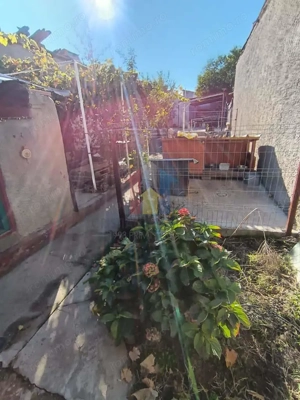 Teren 247mp cu Casa Demolabila zona BUNA (Scoala 18) - imagine 5