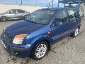 Vând mașină marca Ford Fusion - utilizată