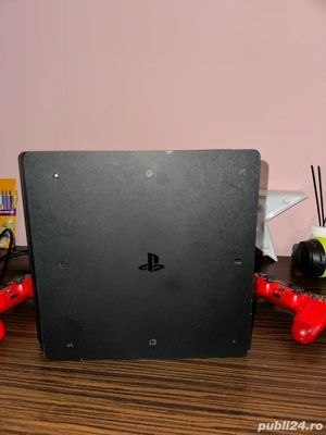 Vand ps 4 slim de 1 tb cu 2 manete perfect fuctional merge ca in prima zi pret 900 lei