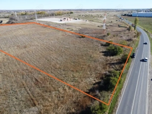 Teren intravilan 45 000 mp. , deschidere 150 ml. ,drum de acces pe 3 laturi, 