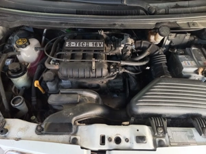 O masina micuta si fasneata - imagine 5