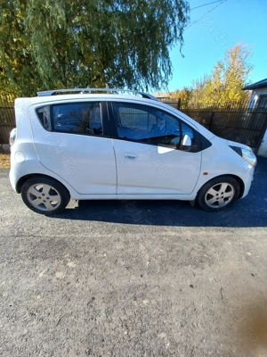 O masina micuta si fasneata - imagine 2