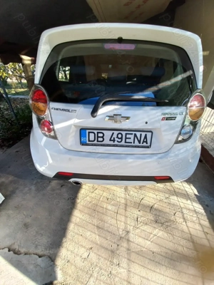 O masina micuta si fasneata - imagine 3