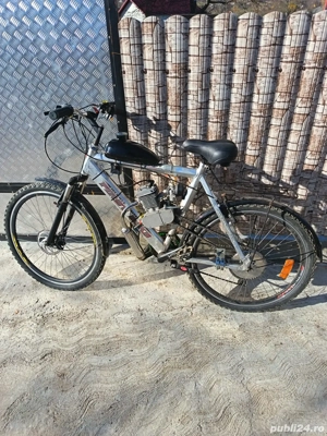 Vând bicicletă cu motor 