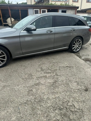 Mașina care merita văzută. Ideală in familie pentru călătorii in siguranța .Primul proprietar in Ro - imagine 3