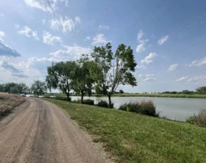 Teren de vânzare lângă lac
