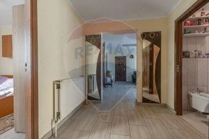 Casă / Vilă cu 6 camere de vânzare în zona Sagului - imagine 2