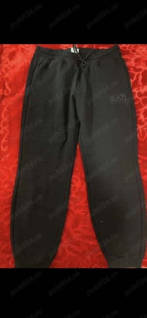 Se vinde trening Armani 