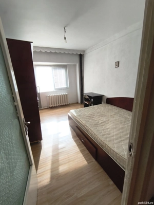 P.F închiriez cameră în apartament cu 3 camere