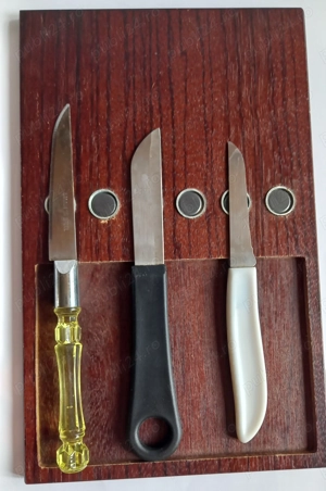 suport lemn vintage, cu magneți + bonus 3 cuțite (45 - 40 lei)