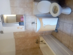 Cameră de închiriat la curte 