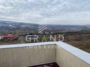 Casă elegantă de închiriat în Borhanci – curte, parcare și confort complet - imagine 8