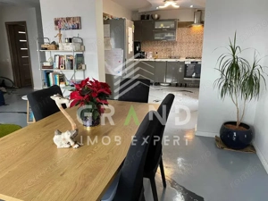 Casă elegantă de închiriat în Borhanci – curte, parcare și confort complet