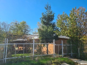 Vand casa la curte cu imbunatatiri - imagine 2