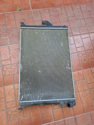 Radiator apa Dacia Sandero benzina 1.2 an 2008-2012 cod 8200735039