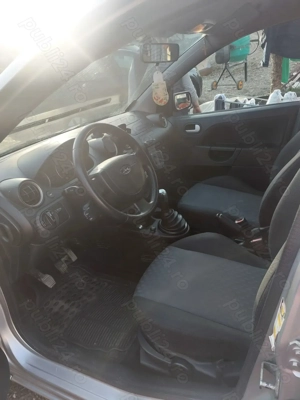 Vând Ford fiesta 2004 - imagine 6