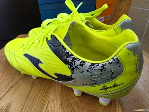 Ghete de fotbal Joma, mărimea 43, verde fluorescent.