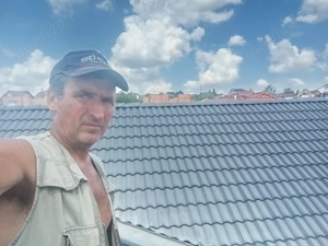 Executam case în rosu