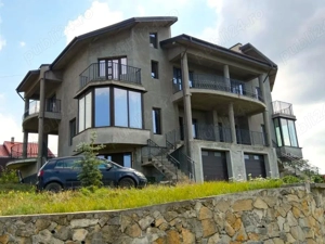 Vilă duplex luminoasă în Bucium, panorama deosebita, suprafata 480mp, 1560 mp teren