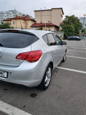 Opel Astra J 2011 - imagine 3