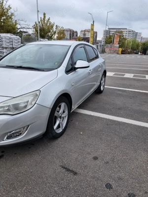 Opel Astra J 2011 - imagine 2
