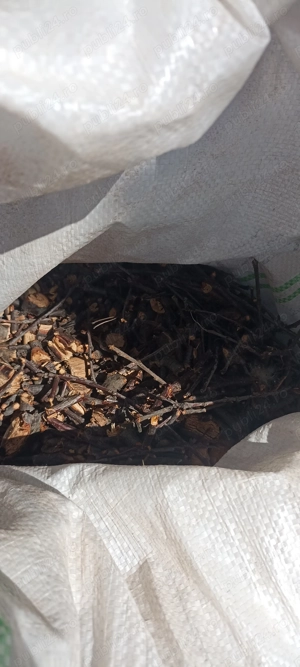 un sac de rumegus, cipsuri de lemn de cires, visin pentru afumat