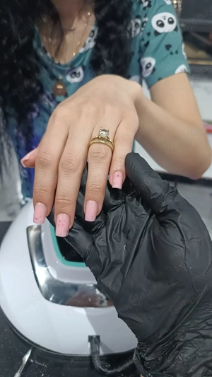 Manichiura cu gel  - imagine 3