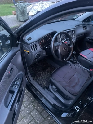 vand kia rio - imagine 2