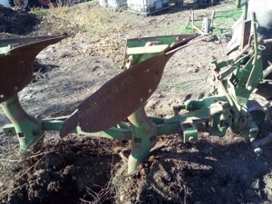 Vând utilaje agricole u 445 plug reversibil cu două trupițe și o remorcă cu o axă  - imagine 8