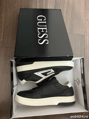 Vând adidași Guess